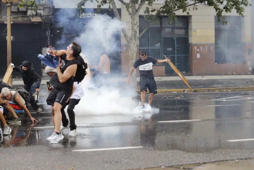 Reforma laboral: denuncia por incitación tras los disturbios en el Congreso