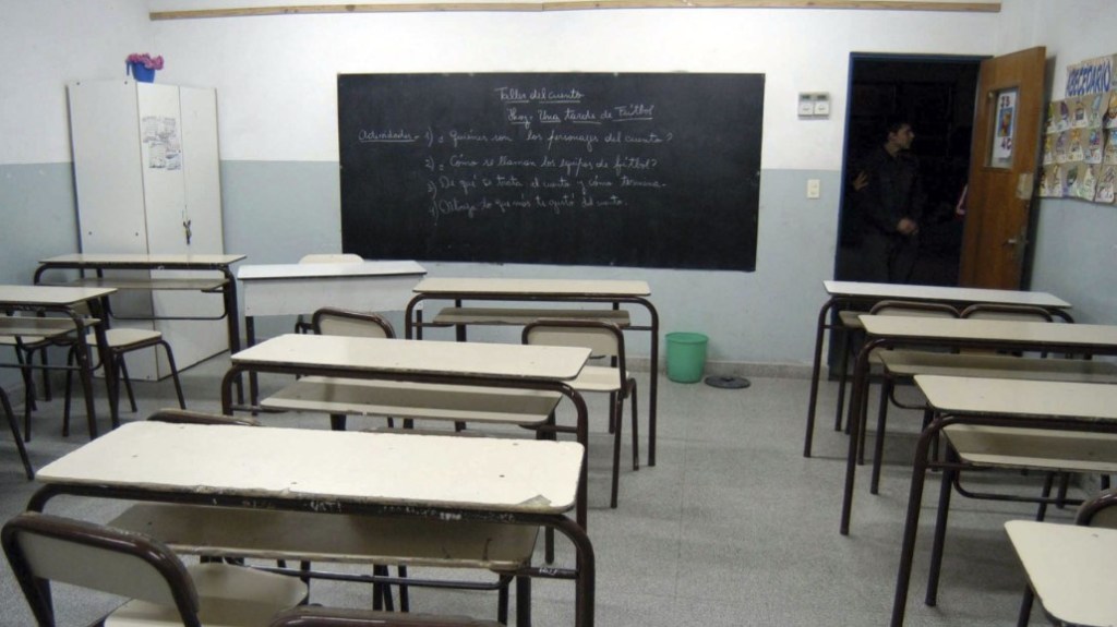 Prohíben los celulares en horario de clase en escuelas secundarias de la&nbsp;Ciudad