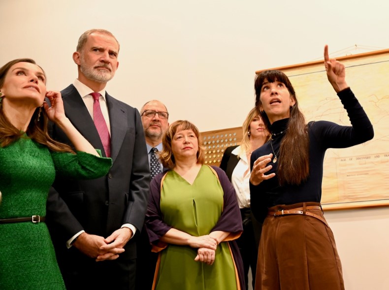 Los reyes de España visitaron ARCO Madrid y destacaron una obra&nbsp;argentina