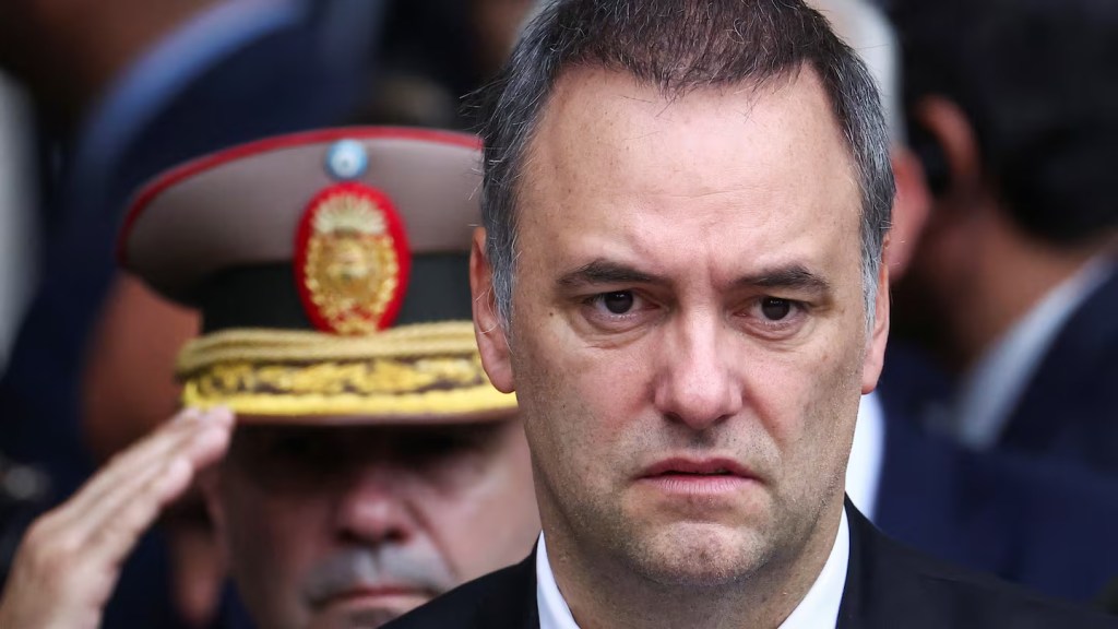 La causa por enriquecimiento ilícito pone el foco en un viaje de Adorni a Aruba con su familia