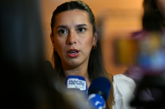 Agostina Páez regresa al país tras pagar fianza en Brasil por injuria&nbsp;racial