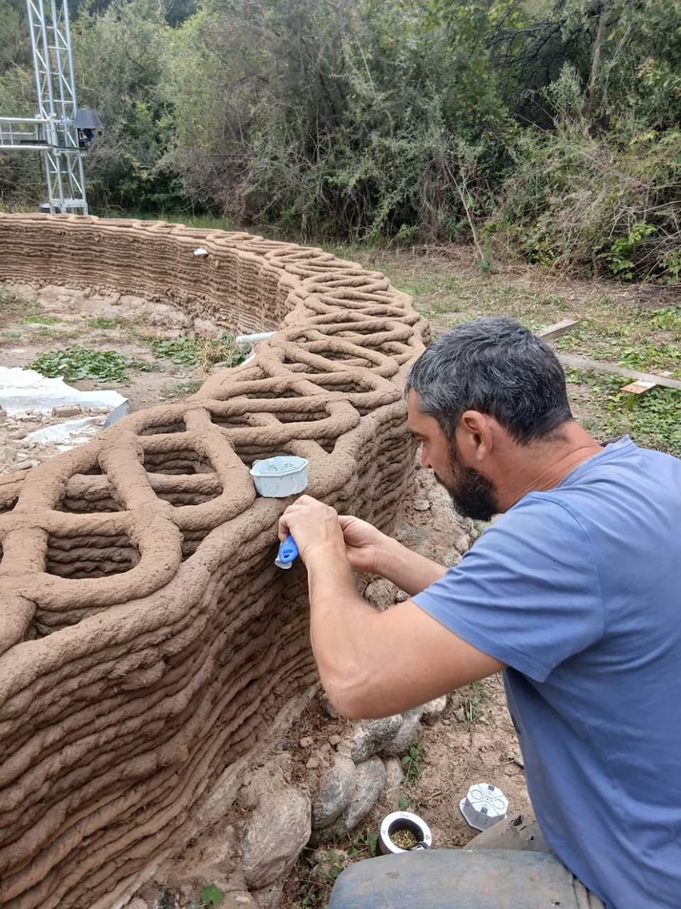Un argentino impulsa la primera casa de barro impresa en 3D de Sudamérica