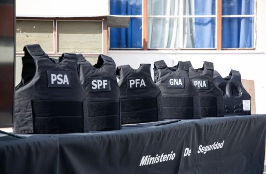 Depósitos de seguridad: hay más de 500.000 chalecos antibalas fuera de uso 